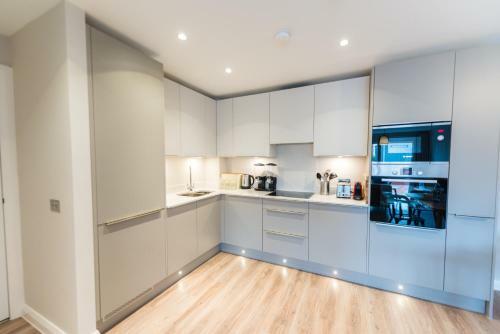 5 Star Brand New City Centre Apartment