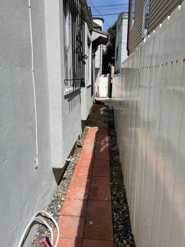 Cheerful 1 Bedroom Beach Cottage. On The Oceanside!