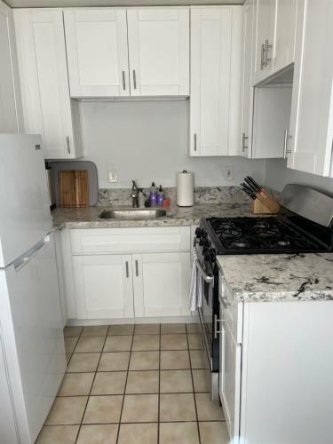 Cheerful 1 Bedroom Beach Cottage. On The Oceanside!