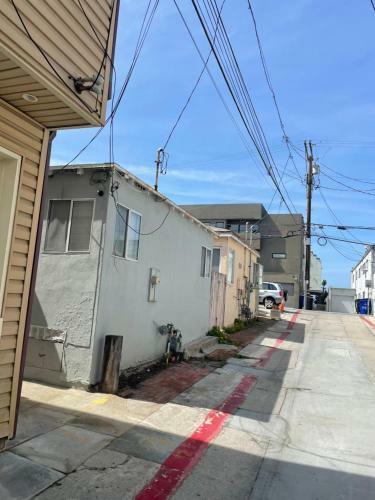 Cheerful 1 Bedroom Beach Cottage. On The Oceanside!