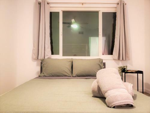 Newly Renovated Designer Home- 8 Mins To Downtown!
