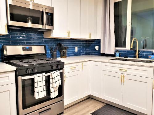 Newly Renovated Designer Home- 8 Mins To Downtown!