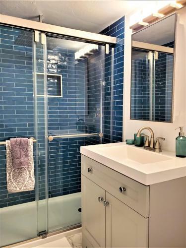 Newly Renovated Designer Home- 8 Mins To Downtown!