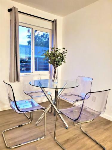 Newly Renovated Designer Home- 8 Mins To Downtown!