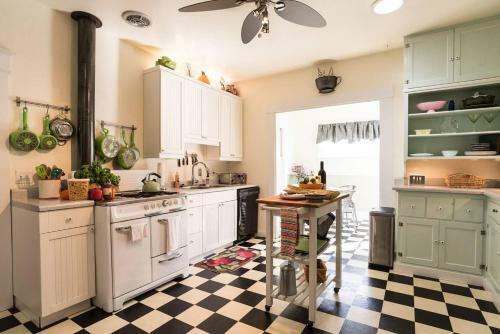 Retro Bungalow