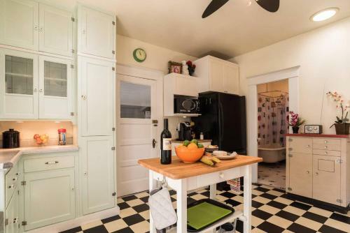 Retro Bungalow
