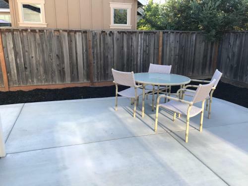 Newly Decorated 3bd, 2ba, Perfect For Families!