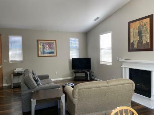 Newly Decorated 3bd, 2ba, Perfect For Families!