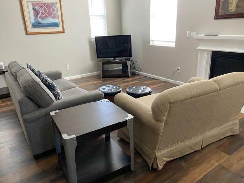 Newly Decorated 3bd, 2ba, Perfect For Families!