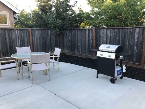 Newly Decorated 3bd, 2ba, Perfect For Families!