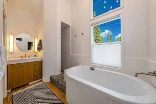 Silvertip Hideaway