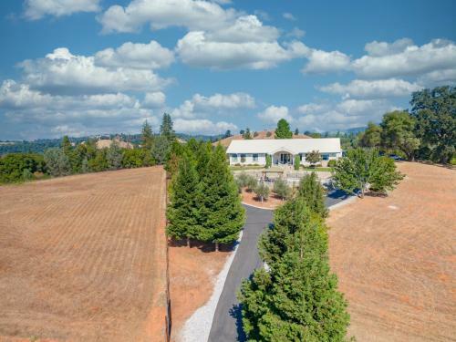 80acre Mountainretreat W/pool/spa Byyosemite 14ppl