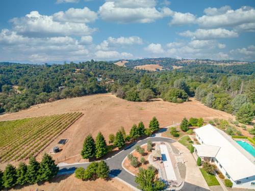 80acre Mountainretreat W/pool/spa Byyosemite 14ppl