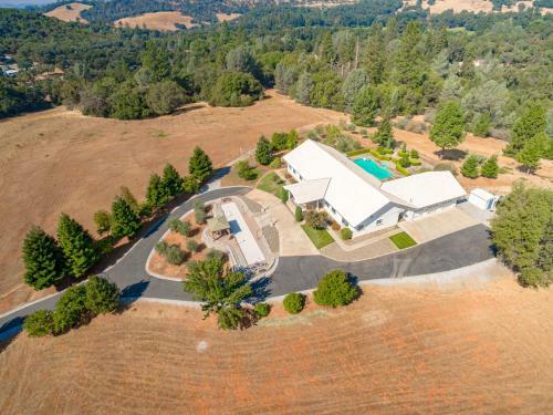 80acre Mountainretreat W/pool/spa Byyosemite 14ppl