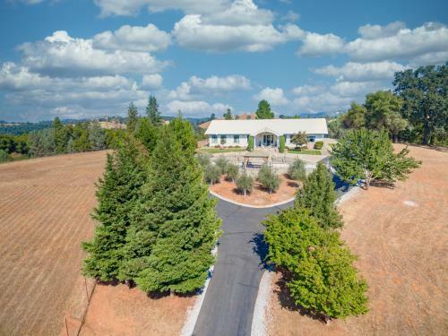 80acre Mountainretreat W/pool/spa Byyosemite 14ppl