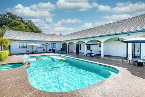80acre Mountainretreat W/pool/spa Byyosemite 14ppl