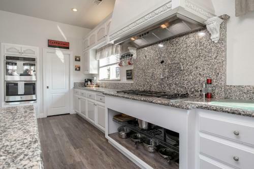 80acre Mountainretreat W/pool/spa Byyosemite 14ppl