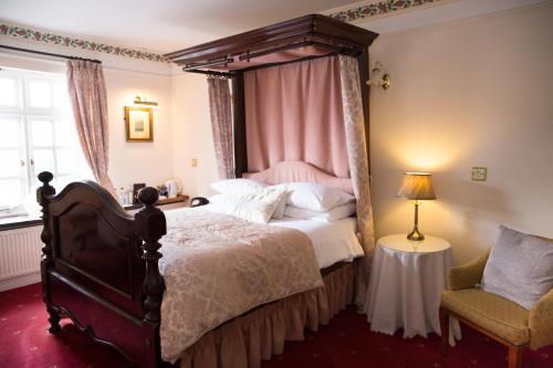 Two Bridges Hotel