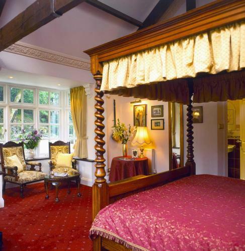 Two Bridges Hotel