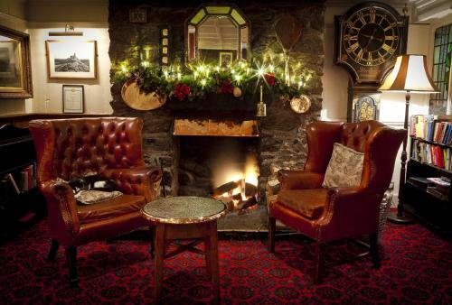 Two Bridges Hotel