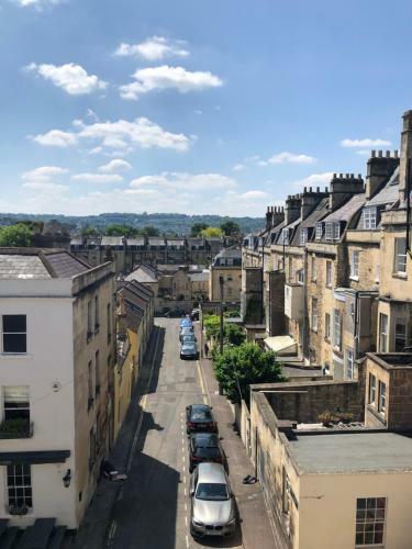 Ideally Located 2 Bedroom Luxury Apartment