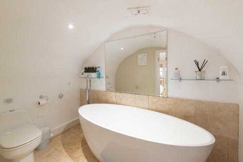Beautiful City Centre Apartment With Free Parking