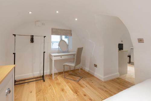 Beautiful City Centre Apartment With Free Parking
