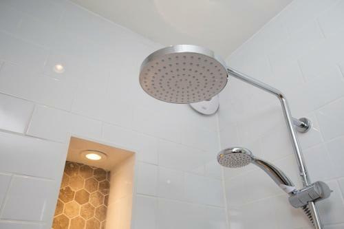 1 Bed Georgian Apartment In Bath City Centre