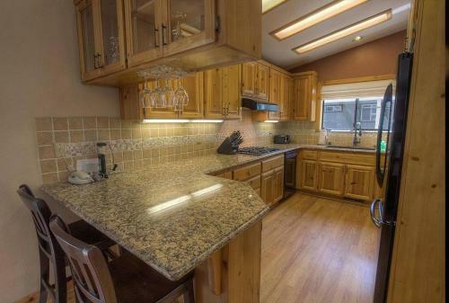 Lupine Lodge By Lake Tahoe Accommodations