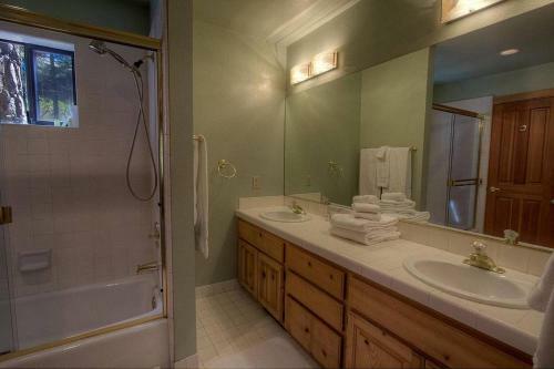 Lupine Lodge By Lake Tahoe Accommodations
