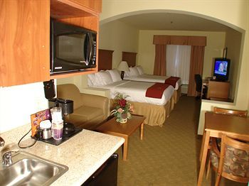 Holiday Inn Express Hotel & Suites Zapata