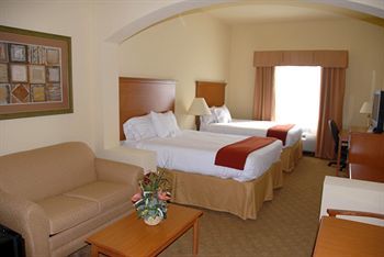 Holiday Inn Express Hotel & Suites Zapata