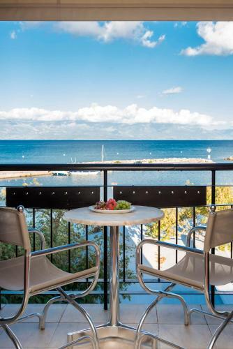 Posada Akroyali Seafront Retreat - Charming Suites