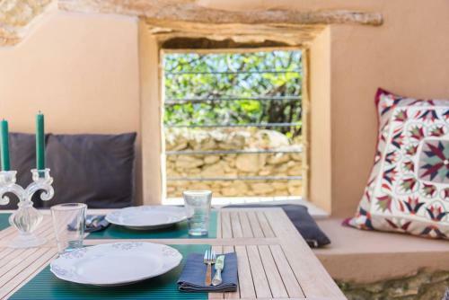 Joy: Artist's Stone House With Countryside Views