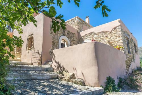 Joy: Artist's Stone House With Countryside Views