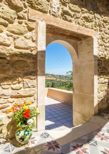 Joy: Artist's Stone House With Countryside Views