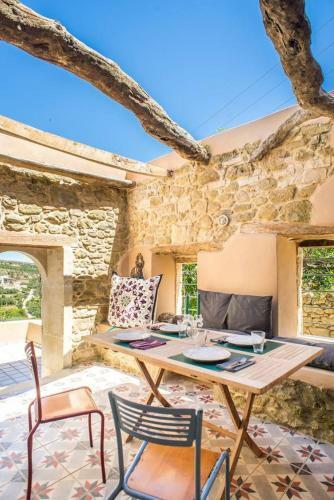 Joy: Artist's Stone House With Countryside Views