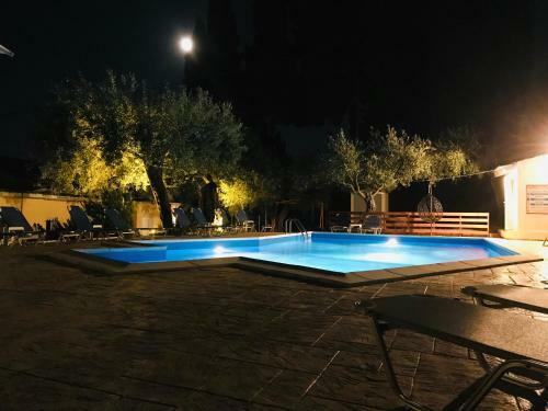 Olive Grove Poolside Apartments