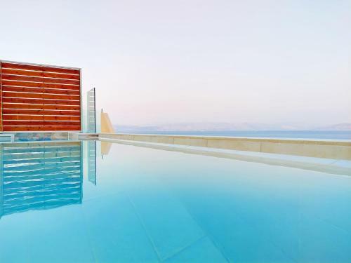 Villa Sea & Cliff Luxury Suites By Corfuescapes