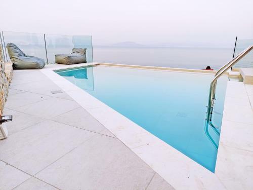 Villa Sea & Cliff Luxury Suites By Corfuescapes