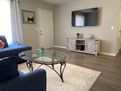 Great Getaway Home. Close To Shopping And Beaches