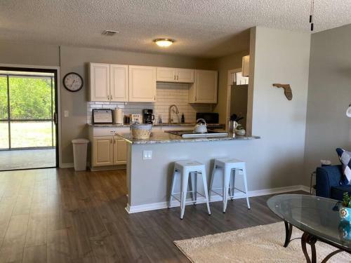 Great Getaway Home. Close To Shopping And Beaches