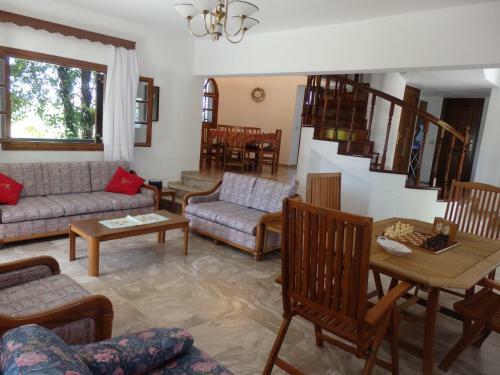 Nice Family House Near The Beach