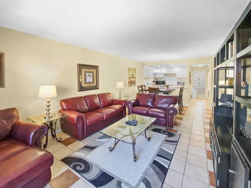 New Updated Siesta Key Vacation Rental With Heated Pool Access