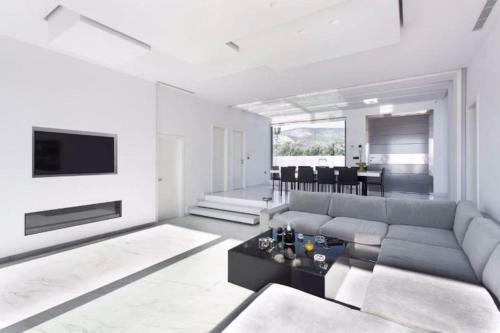 Le Blanc, Luxurious Beachfront Villa