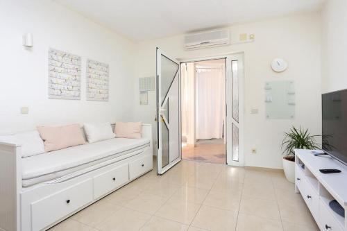 Apartments With A Parking Space Seget Vranjica, Trogir - 18326