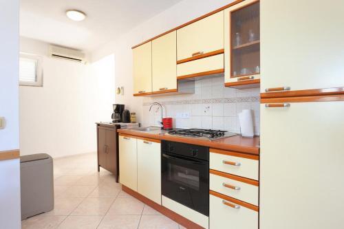 Apartments With A Parking Space Seget Vranjica, Trogir - 18326