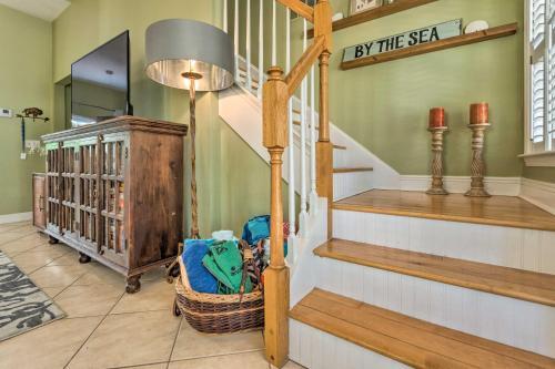 Santa Rosa Cottage Blocks To Beach And Pool!