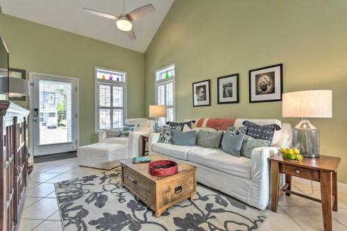 Santa Rosa Cottage Blocks To Beach And Pool!