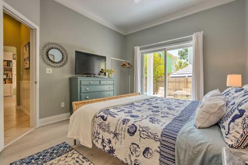 Santa Rosa Cottage Blocks To Beach And Pool!